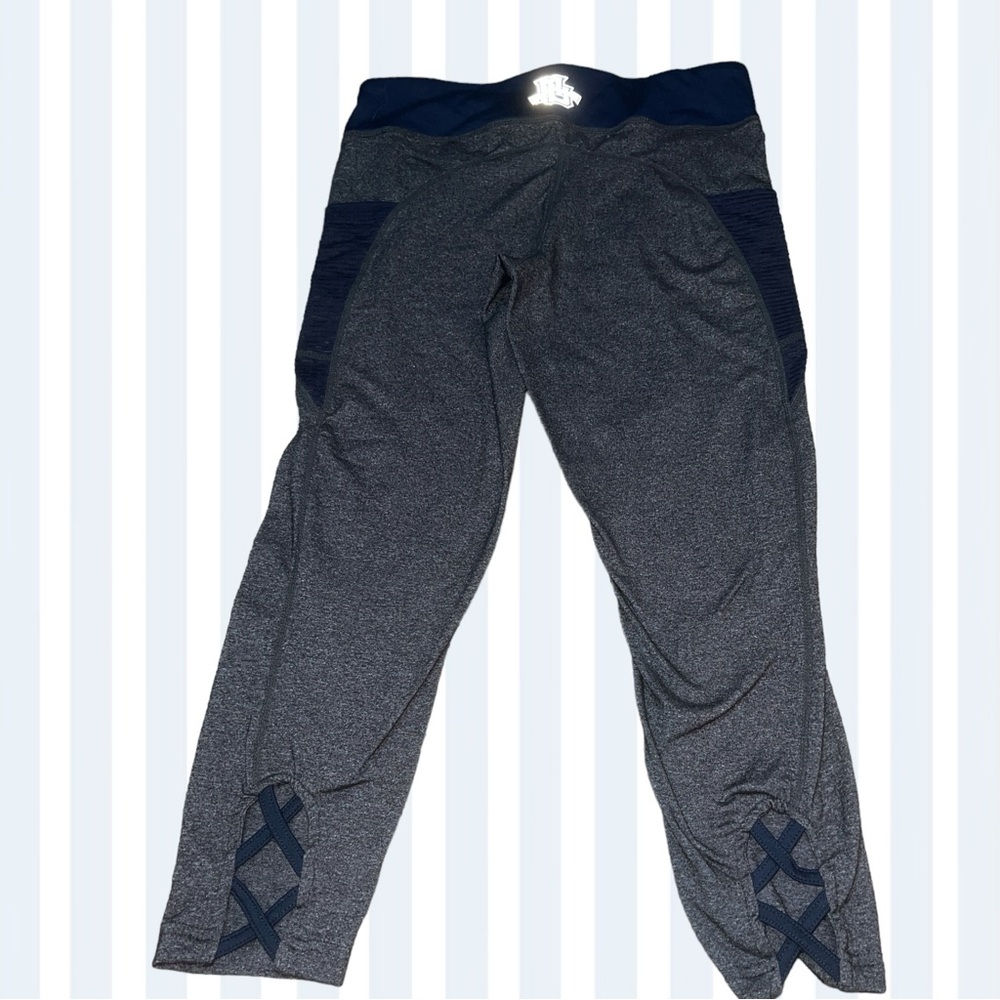 Women’s Marquette University Leggings Capri Length (M)
